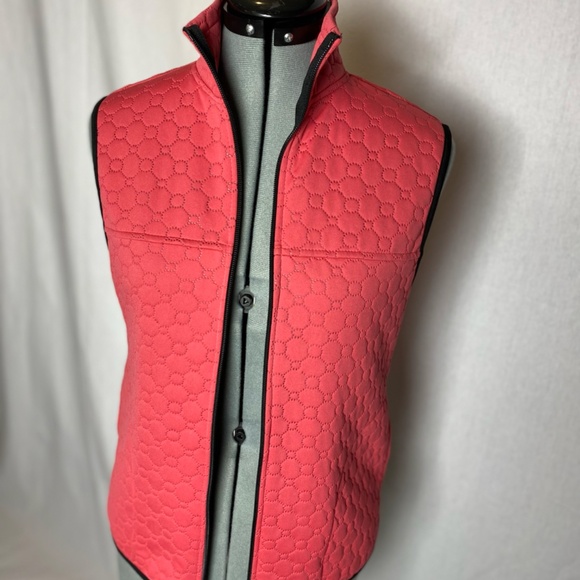 Swing Golf Vest in coral. - Picture 10 of 11